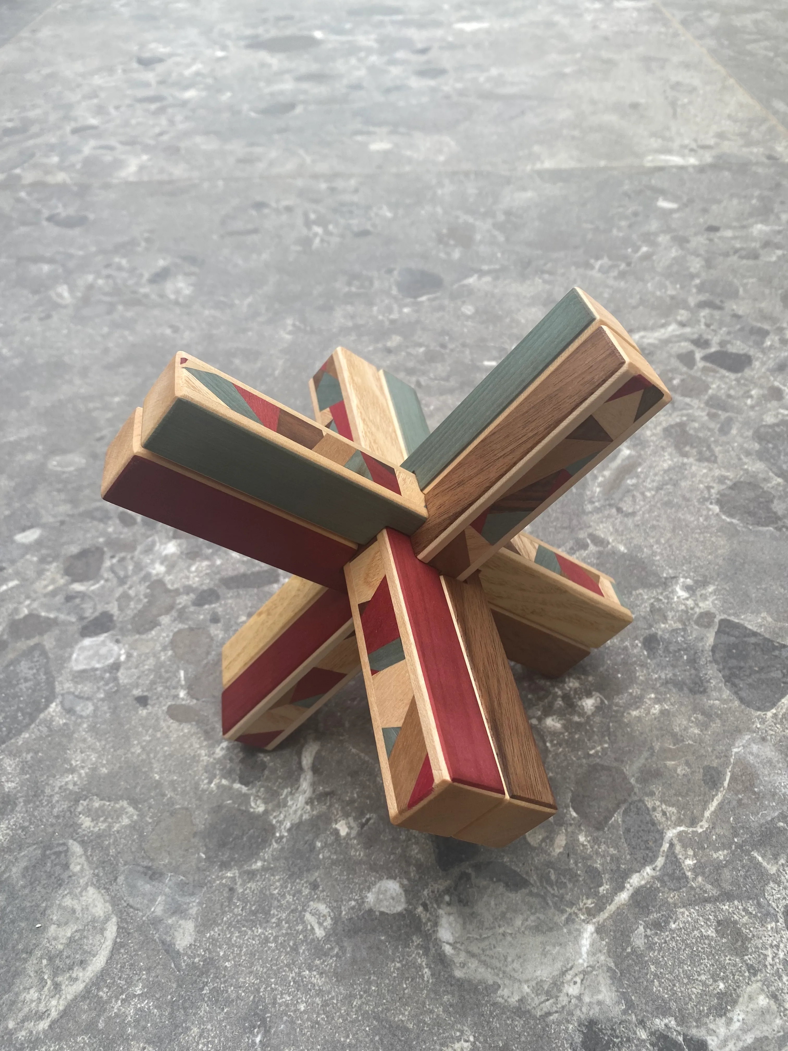 Nœud du menuisier — sculpture